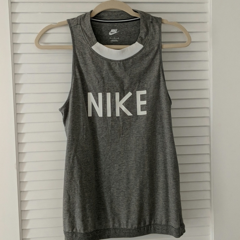Nike logo tank 90s look